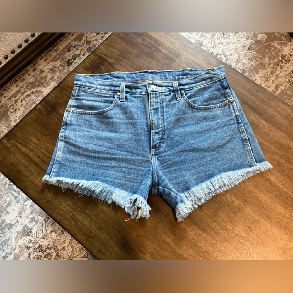 Wrangler Blue Jean Shorts Frayed Hem Relaxed Fit